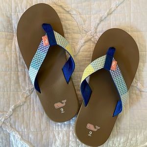 Vineyard vines flip flops